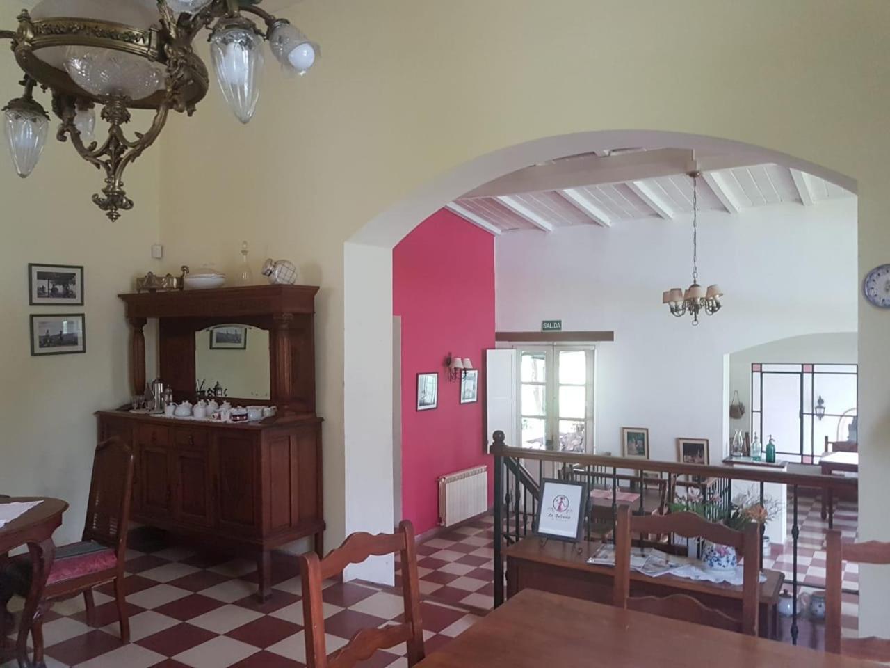 Acacias Inn *